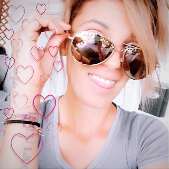 Meet your Posher, Sheena - Picture 1 of 1